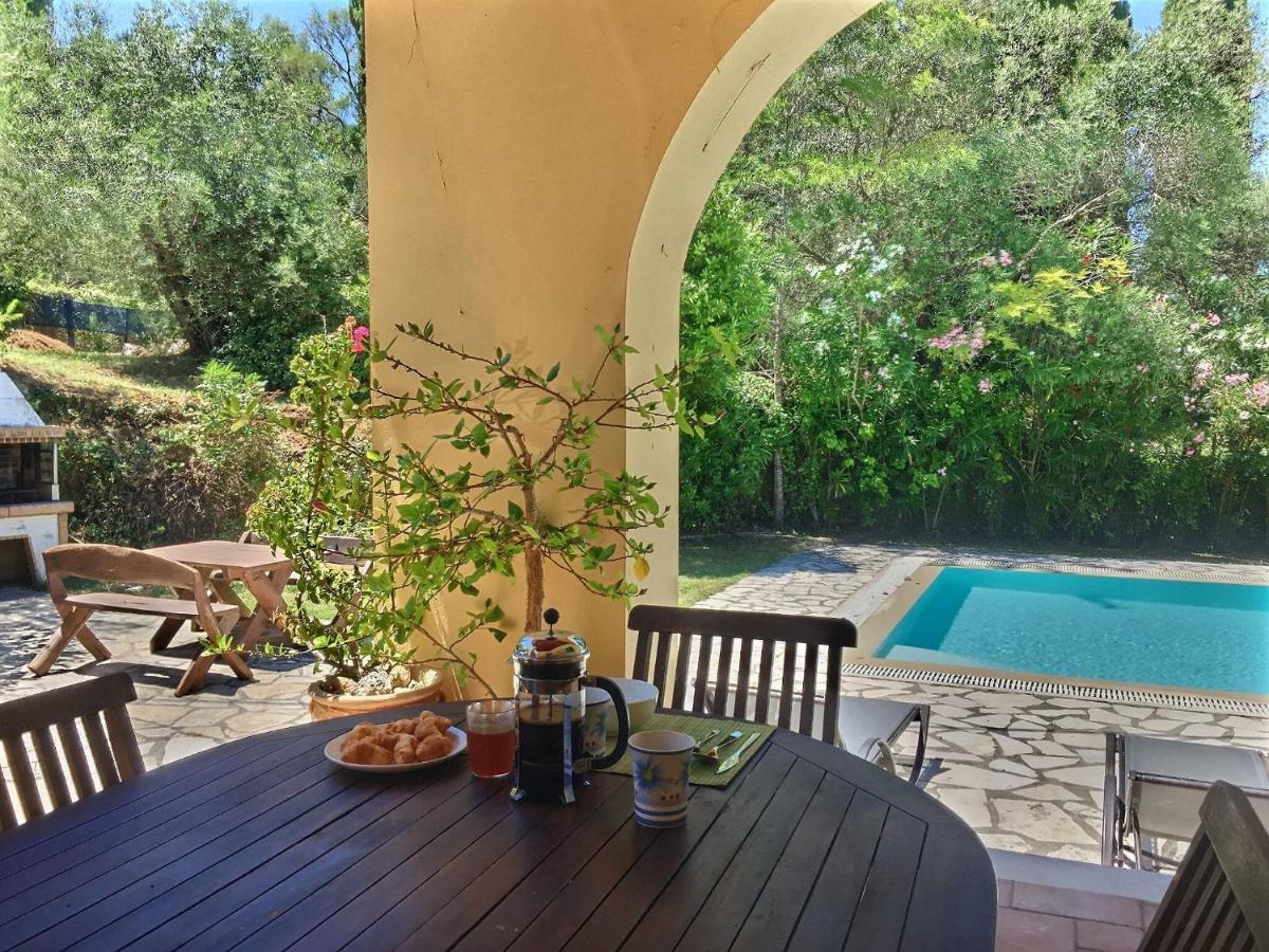 Gastouri Villa Pascalia With Heated Pool In October And Views Achílleion 外观 照片