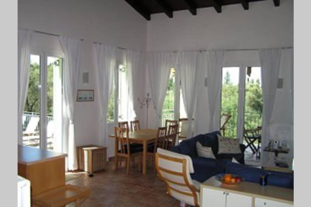 Gastouri Villa Pascalia With Heated Pool In October And Views Achílleion 外观 照片