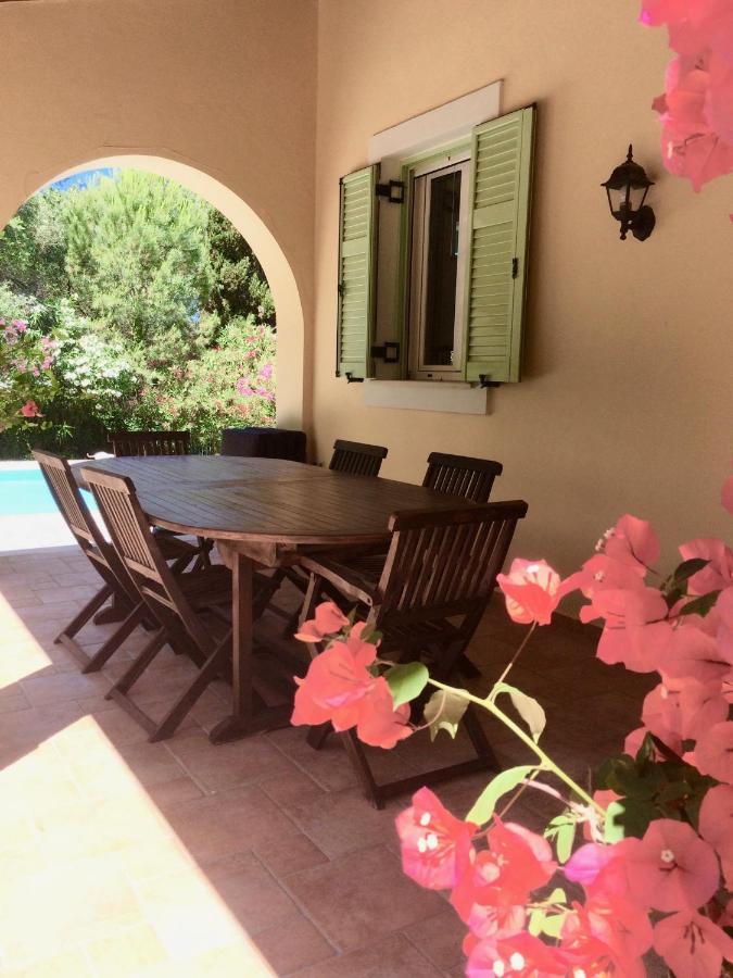 Gastouri Villa Pascalia With Heated Pool In October And Views Achílleion 外观 照片