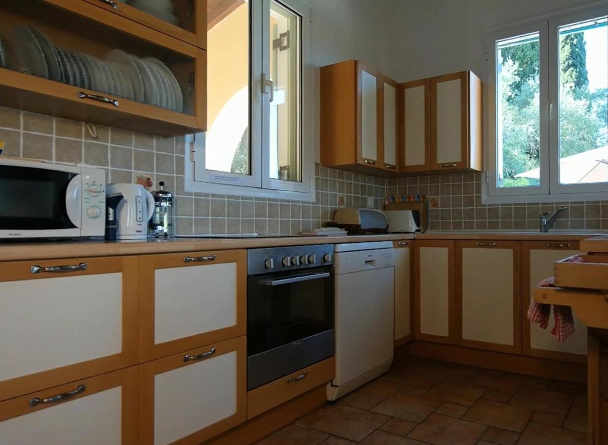 Gastouri Villa Pascalia With Heated Pool In October And Views Achílleion 外观 照片