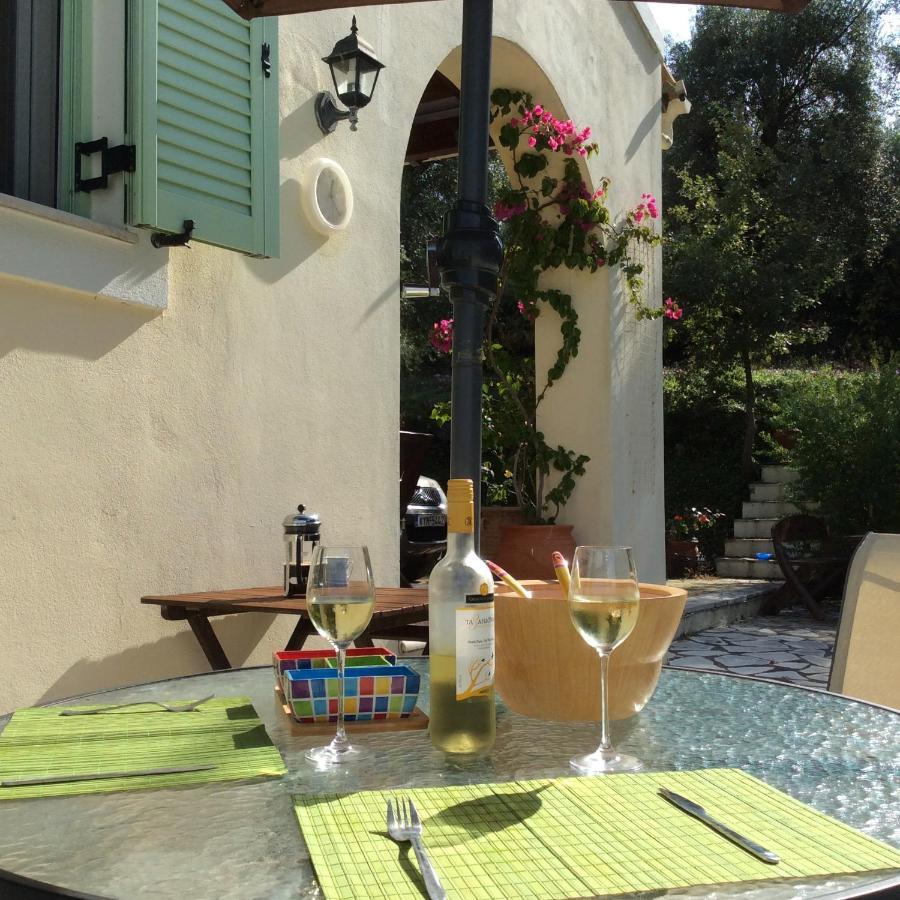 Gastouri Villa Pascalia With Heated Pool In October And Views Achílleion 外观 照片