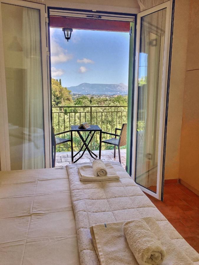 Gastouri Villa Pascalia With Heated Pool In October And Views Achílleion 外观 照片